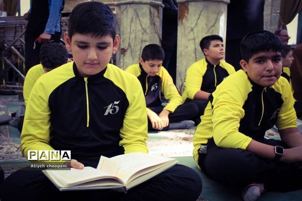 نماز جماعت دانش‌آموزی در راستای اجرای طرح( نور چشم)