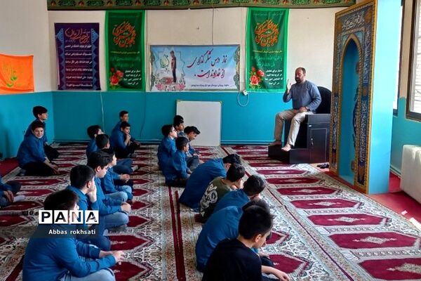 نماز جماعت و نشست‌های بصیرتی هفته وحدت  مدارس رودهن