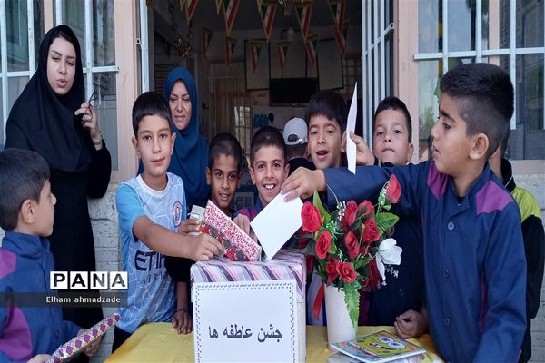 جشن عاطفه‌ها در دبستان قرآنی شهید منتظرقائم شهرستان خاتم