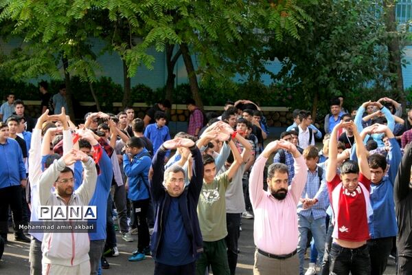 آیین نواختن زنگ تحرک مدارس در ناحیه یک ری‌