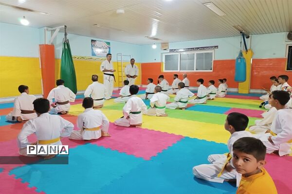 تمرینات رزمی باشگاه کاراته مدافعان حرم خلیل‌آباد