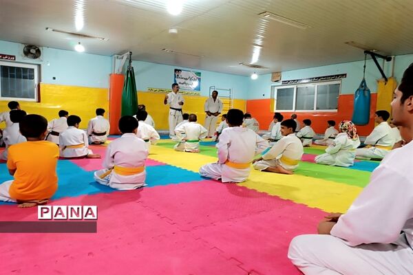 تمرینات رزمی باشگاه کاراته مدافعان حرم خلیل‌آباد