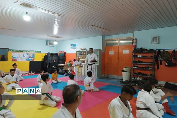 تمرینات رزمی باشگاه کاراته مدافعان حرم خلیل‌آباد
