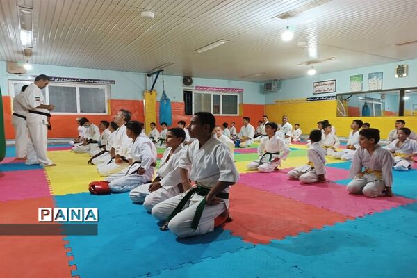 تمرینات رزمی باشگاه کاراته مدافعان حرم خلیل‌آباد