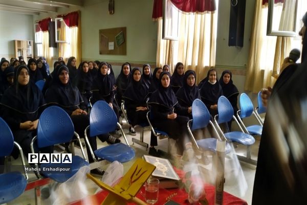 برگزاری جشن میلاد پیامبر (ص) و امام جعفر صادق (ع)  در دبیرستان دخترانه شاهد کوثر رباط‌کریم