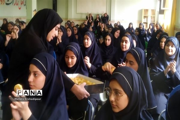 برگزاری جشن میلاد پیامبر (ص) و امام جعفر صادق (ع)  در دبیرستان دخترانه شاهد کوثر رباط‌کریم