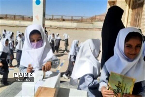 جشن عاطفه‌ها در مدارس شهرستان بام و صفی آباد