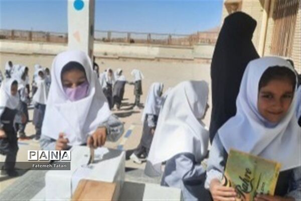 جشن عاطفه‌ها در مدارس شهرستان بام و صفی آباد
