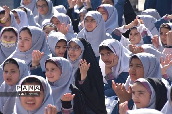 جشن عاطفه‌ها در دبستان تربیت آموزش و پرورش ناحیه یک مشهد مقدس