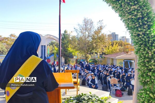 برگزاری جشن هفته وحدت و میلاد با سعادت حضرت محمد و امام جعفر صادق در دبیرستان آرمینه مصلی نژاد