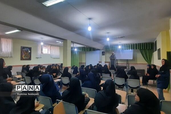 برگزاری کارگاه‌های مهارتی و رفتارهای اجتماعی در هنرستان مبتکران رودهن