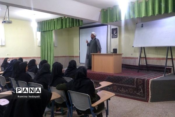 برگزاری کارگاه‌های مهارتی و رفتارهای اجتماعی در هنرستان مبتکران رودهن