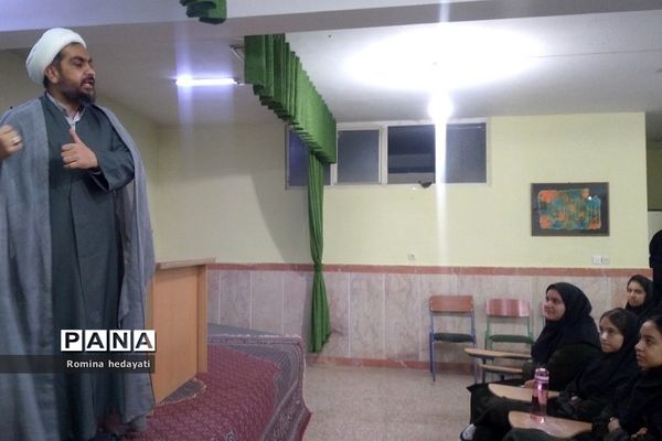 برگزاری کارگاه‌های مهارتی و رفتارهای اجتماعی در هنرستان مبتکران رودهن