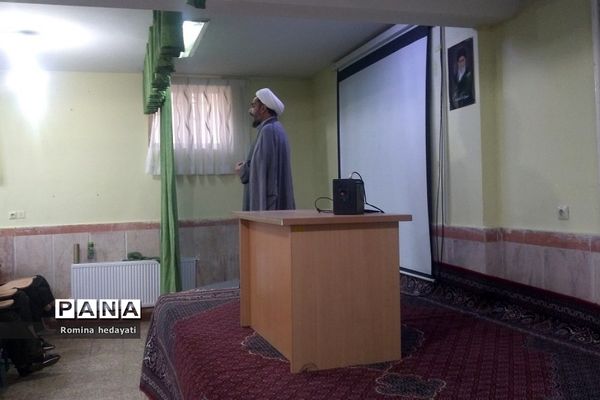 برگزاری کارگاه‌های مهارتی و رفتارهای اجتماعی در هنرستان مبتکران رودهن