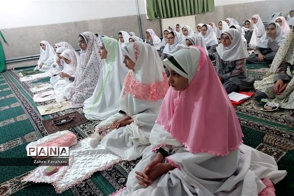 جشن نماز دانش‌آموزان آموزشگاه الله‌اکبر اسلامشهر