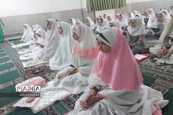 جشن نماز دانش‌آموزان آموزشگاه الله‌اکبر اسلامشهر