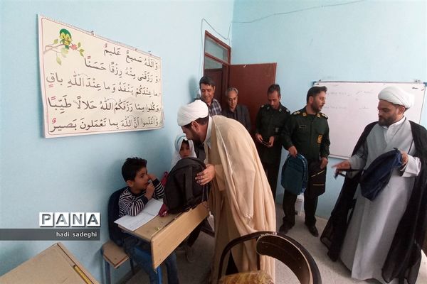 رزمایش شهرستانی اهداء لوازم التحریر به دانش‌آموزان مدارس دهستان سنگر شهرستان فاروج