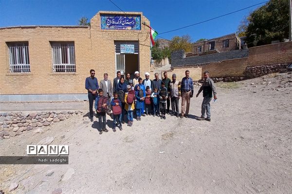 رزمایش شهرستانی اهداء لوازم التحریر به دانش‌آموزان مدارس دهستان سنگر شهرستان فاروج