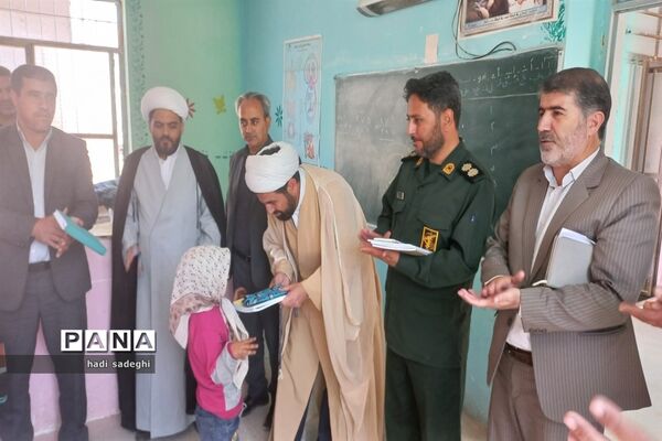 رزمایش شهرستانی اهداء لوازم التحریر به دانش‌آموزان مدارس دهستان سنگر شهرستان فاروج