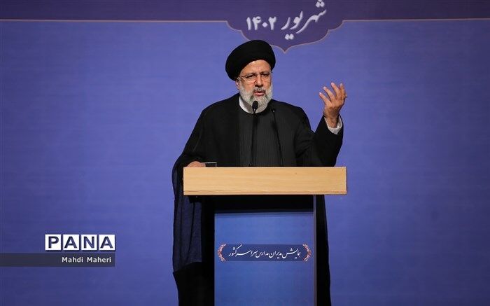 زنان در انقلاب اسلامی نقش برجسته‌ای داشته و دارند