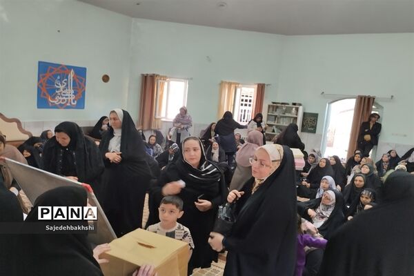 برگزاری جلسه انجمن اولیا در نمازخانه هنرستان حافظ
