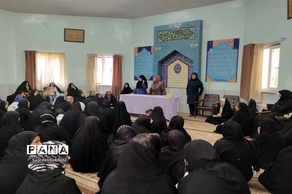 برگزاری جلسه انجمن اولیا در نمازخانه هنرستان حافظ