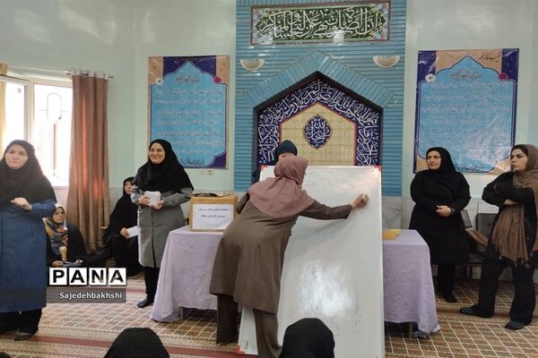 برگزاری جلسه انجمن اولیا در نمازخانه هنرستان حافظ