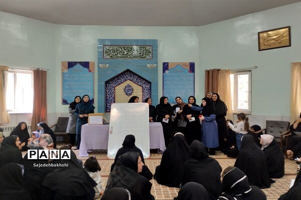 برگزاری جلسه انجمن اولیا در نمازخانه هنرستان حافظ