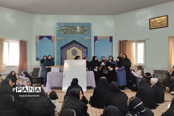 برگزاری جلسه انجمن اولیا در نمازخانه هنرستان حافظ