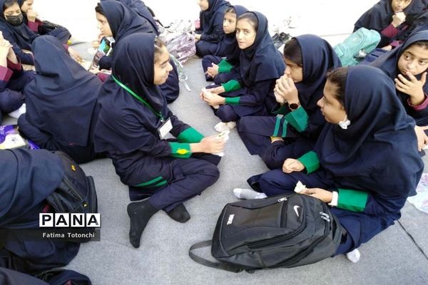 صبحانه وحدت در دبیرستان دخترانه حاج علی اکبر بهادر گراشی ناحیه ۳  شیراز