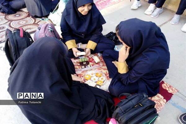 صبحانه وحدت در دبیرستان دخترانه حاج علی اکبر بهادر گراشی ناحیه ۳  شیراز