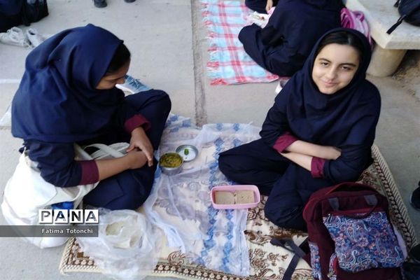 صبحانه وحدت در دبیرستان دخترانه حاج علی اکبر بهادر گراشی ناحیه ۳  شیراز