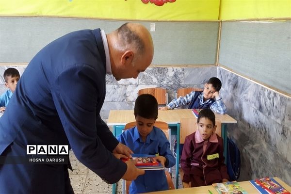 بازدید رئیس اداره آموزش و پرورش استثنایی از دبستان کامران مولوی