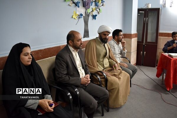 آیین زنگ نماز دانش‌آموزان مدرسه برکت علم بومهن