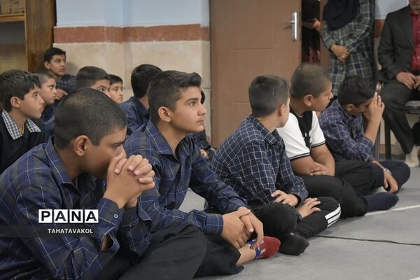 آیین زنگ نماز دانش‌آموزان مدرسه برکت علم بومهن
