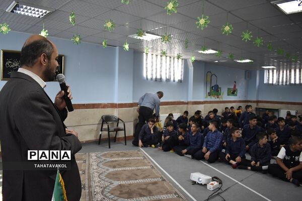 آیین زنگ نماز دانش‌آموزان مدرسه برکت علم بومهن