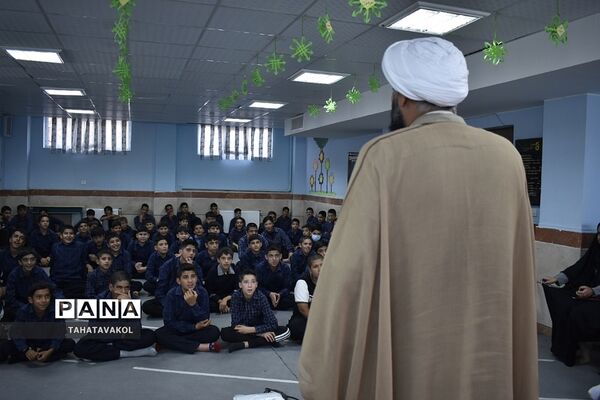 آیین زنگ نماز دانش‌آموزان مدرسه برکت علم بومهن