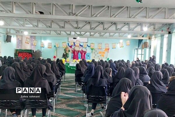 مراسم ولادت پیامبر(ص) در دبیرستان دخترانه حجاب ناحیه‌ یک شهرری