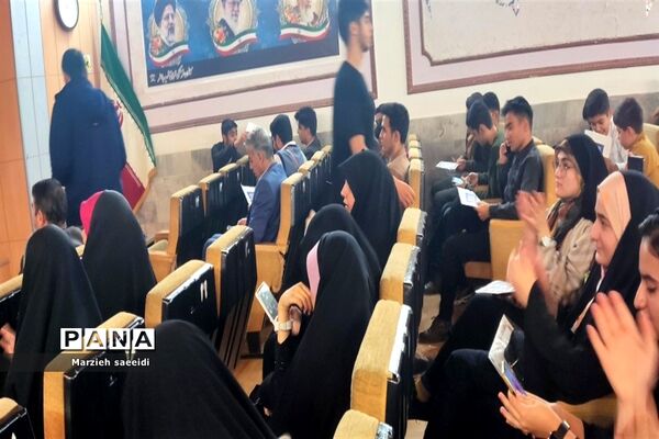 مراسم تجلیل از دانش‌آموزان برگزیده مسابقات قرآن و نماز