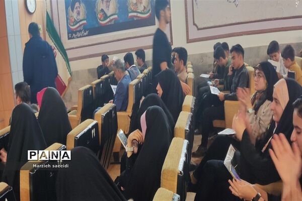 مراسم تجلیل از دانش‌آموزان برگزیده مسابقات قرآن و نماز