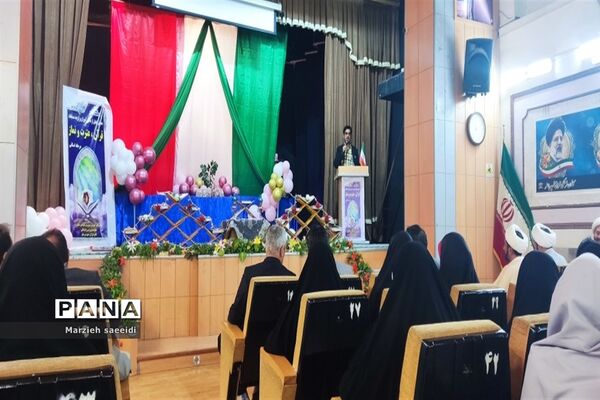 مراسم تجلیل از دانش‌آموزان برگزیده مسابقات قرآن و نماز