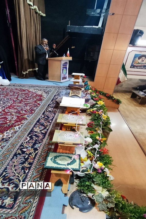 مراسم تجلیل از دانش‌آموزان برگزیده مسابقات قرآن و نماز