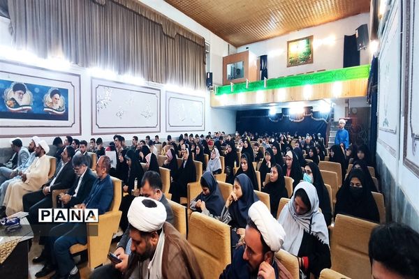 مراسم تجلیل از دانش‌آموزان برگزیده مسابقات قرآن و نماز