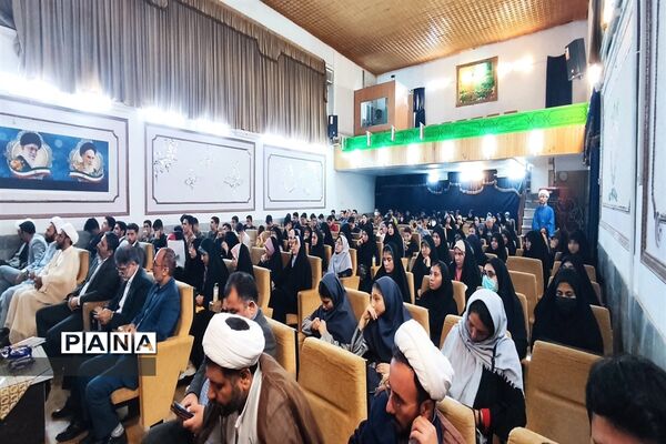مراسم تجلیل از دانش‌آموزان برگزیده مسابقات قرآن و نماز