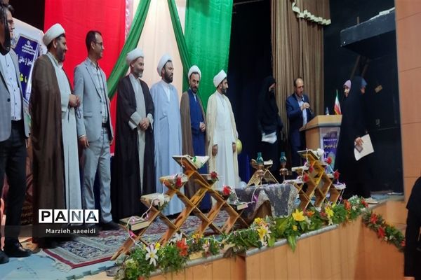 مراسم تجلیل از دانش‌آموزان برگزیده مسابقات قرآن و نماز