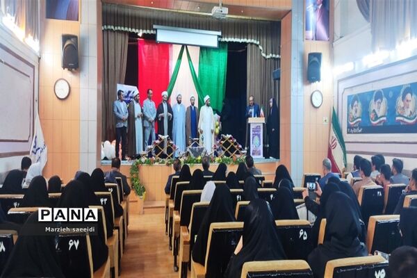 مراسم تجلیل از دانش‌آموزان برگزیده مسابقات قرآن و نماز
