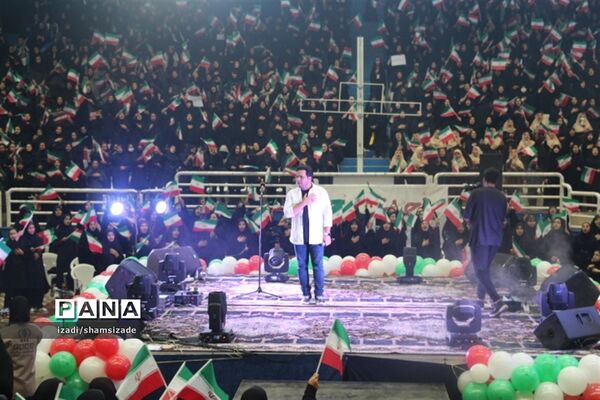 دختران گام دوم انقلاب در جشن نوجوان پلاس