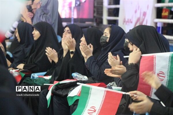 دختران گام دوم انقلاب در جشن نوجوان پلاس