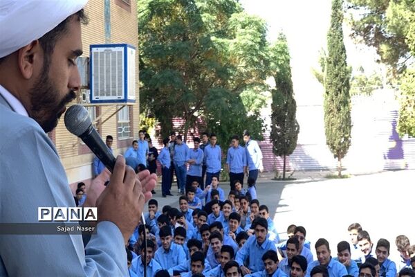 جشن میلاد پیامبر اکرم (ص) در دبیرستان پسرانه نمونه آیت‌الله خامنه‌ای کاشمر
