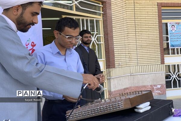 جشن میلاد پیامبر اکرم (ص) در دبیرستان پسرانه نمونه آیت‌الله خامنه‌ای کاشمر